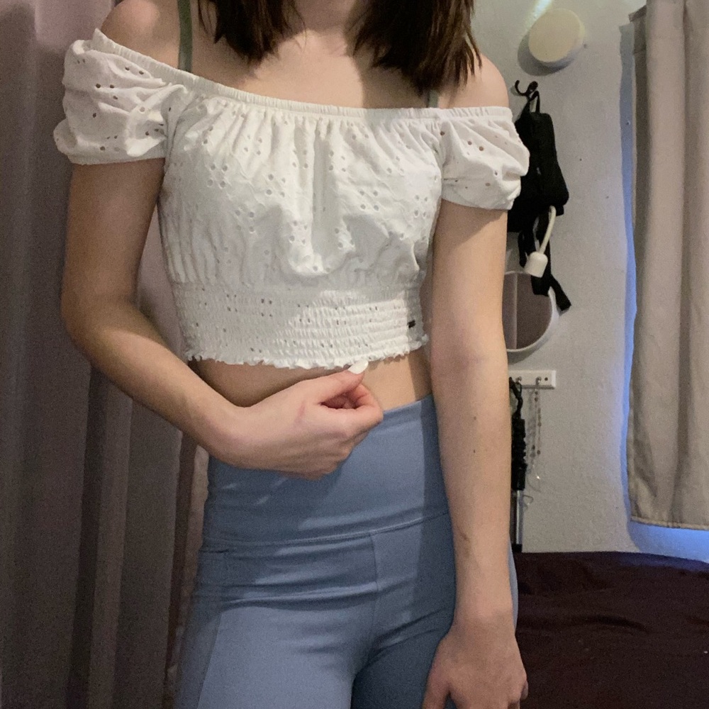 White Cropped Off thé Shoulder Top